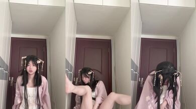 ✅硬核！超清纯女大学生在家完成主人任务 带小狗尾巴肛塞爬行 高潮喷水！清纯淫荡切换只在一瞬间(12V) (2)